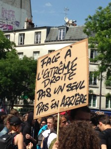 Face à l'extrême droite, pas un seul pas en arrière: Confronting the extreme right, not a single step backwards