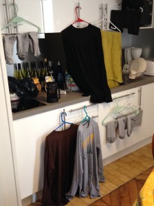 Most things in France can be described with respect to how they are "in theory" and "in practice."  In theory, the small apartment that I rent is super-cute.  In practice, it is usually draped with drying laundry.  Here is my kitchen--the sheets are draped all over the bathroom.