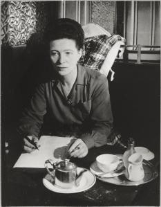 Simone de Beauvoir in an unnamed cafe. Photo source: http://fuckyeahexistentialism.tumblr.com/post/3736286827/simone-de-beauvoir-says-celebrate-international.
