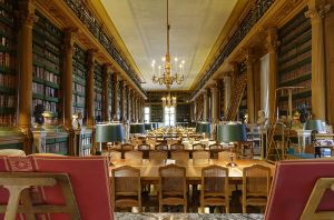 800px-Salle_de_lecture_de_la_Bibliotheque_Mazarine_Paris_n1