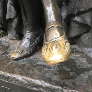 montaigne-right-foot-img_7085