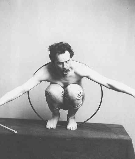 Franz_Boas_-_posing_for_figure_in_USNM_exhibit_entitled_-_Hamats'a_coming_out_of_secret_room_-_1895_or_before